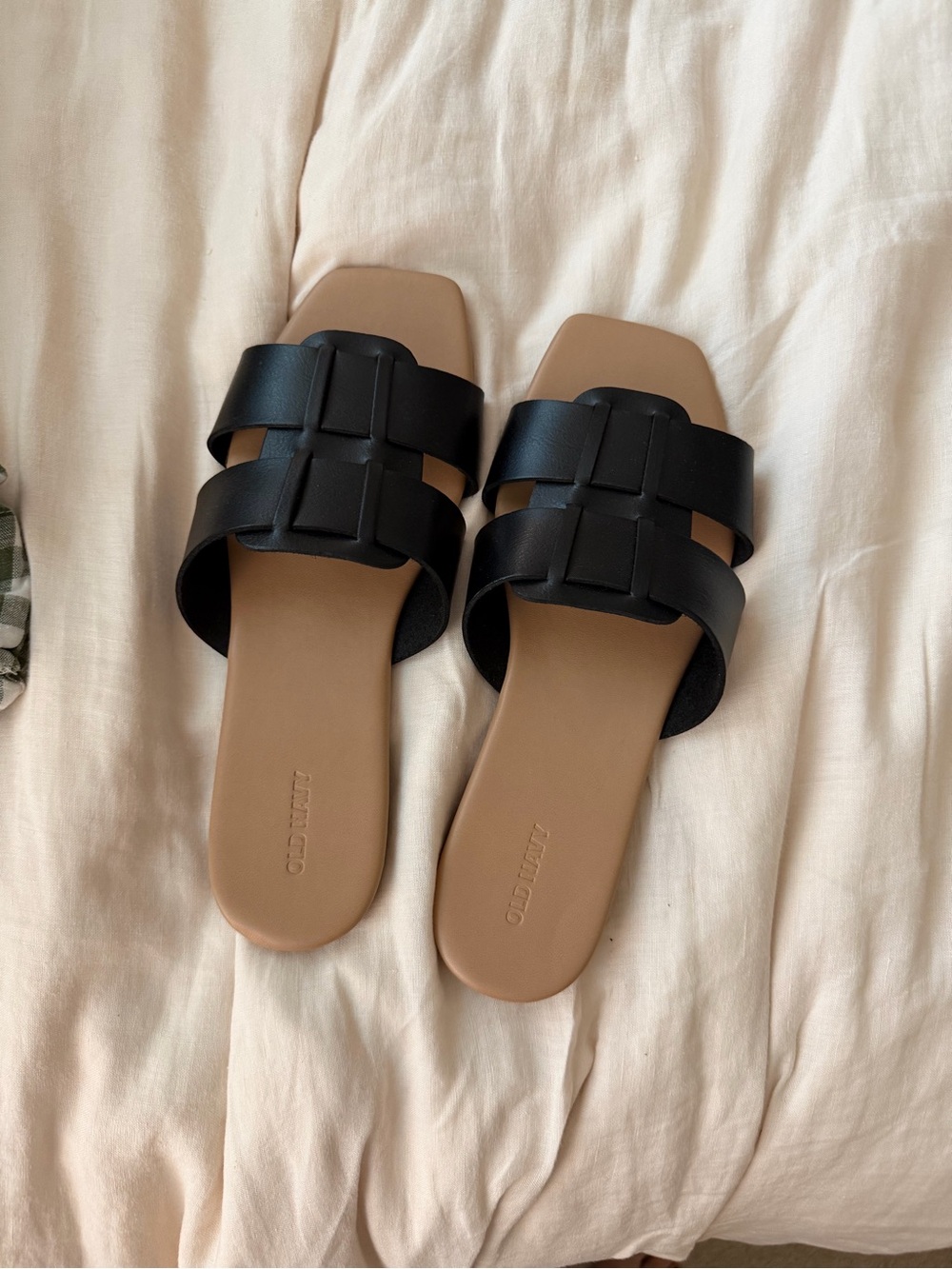Old Navy Black Woven Slide Sandals with Tan Footbed